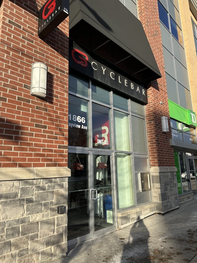 Street view of %title%, highlighting the modern facade and signage.