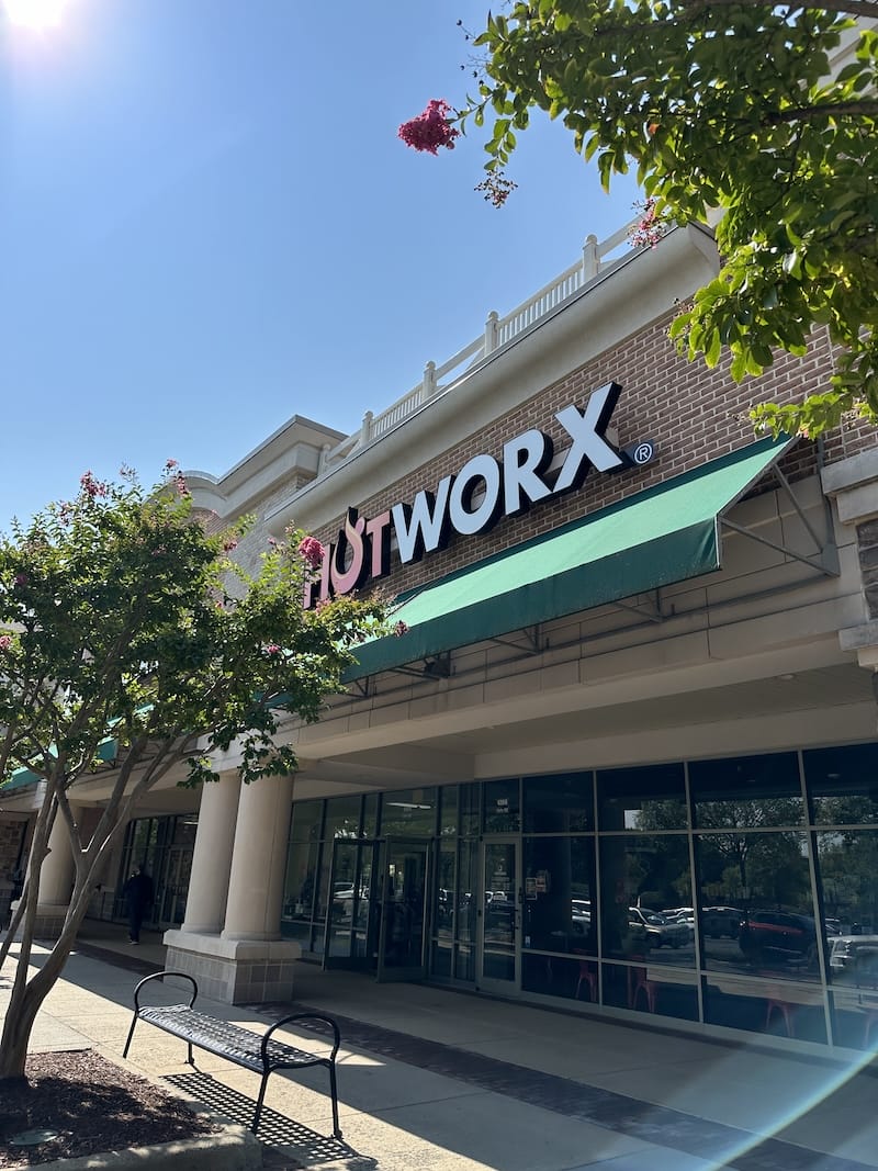 Exterior of Hotworx 24 hour gym in Aldie VA with key pad for entry.