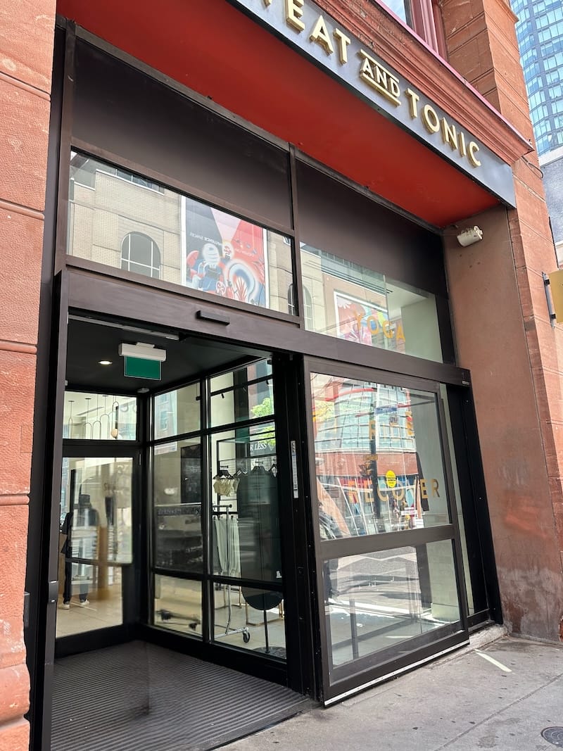 Street view of %title%, highlighting the modern facade and signage.